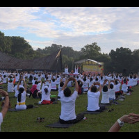 Ribuan Umat Hindu Mengikuti Yoga Massal dan Penyuluhan Anti Narkoba