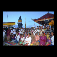 Simakrama Umat Hindu UPT Amohola, Pembimas Hindu Sultra: Terima Kasih Pemda Kabupaten Karangasem