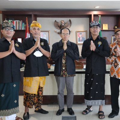 Dirjen Bimas Hindu Terima Kunjungan PHDI Bali Diskusikan Program Penguatan Keumatan