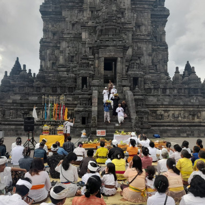 Tirta Yatra Hingga Sembahyang Purnama Tilem, Kini Umat Hindu Indonesia dan Dunia Bisa Beribadah Rutin di Candi Prambanan