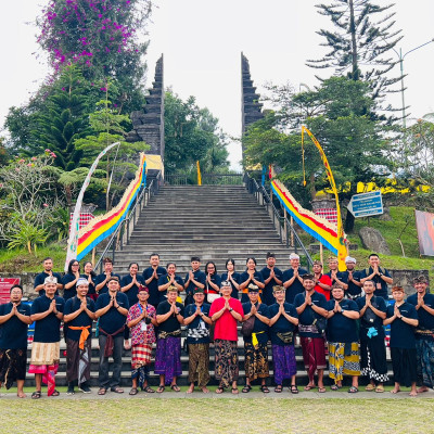 Ngayah Pura Parahyangan Agung Jagatkartta Gunung Salak, Pegawai Ditjen Bimas Hindu Tunjukan Praktik Moderasi Beragama