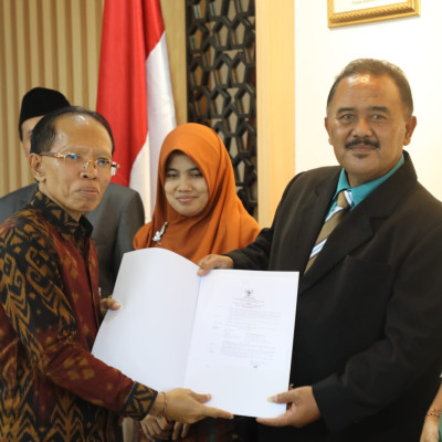 3 Dosen Hindu Terima SK Guru Besar, I Nengah Duija: Jalan UHN Menuju World Class University