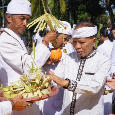 Dirjen Bimas Hindu Hadiri Upacara Penglukatan dan Penghening-Hening di Pura Agung Taman Sari, Jakarta