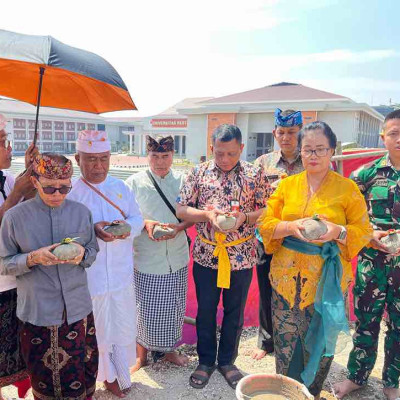 Dirjen Bimas Hindu Letakkan Batu Pertama Candi Bentar Pura Vira Canti Dharma Sentul, Simbol Harmoni Spiritualitas dan Pertahanan