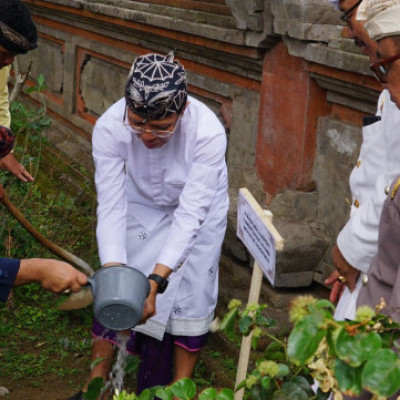TUMPEK UYE IN THE PERSPECTIVE OF HINDU: A SPIRITUAL HARMONY BETWEEN HUMAN AND ANIMALS