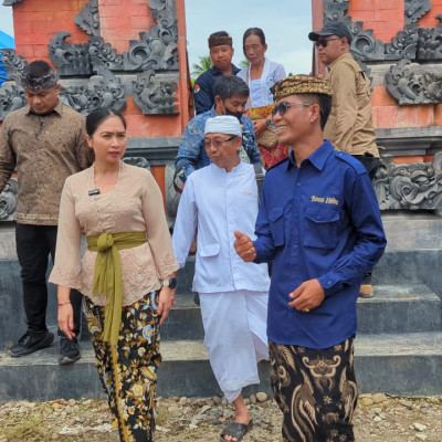 Wamenpar Ni Luh Puspa dan Bupati Mamuju Gelar Simakrama dengan Umat Hindu di Desa Tommo