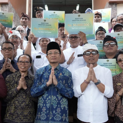 Peduli Penyintas Banjir, Menag Bawa Bantuan Rp300 Juta ke Bali