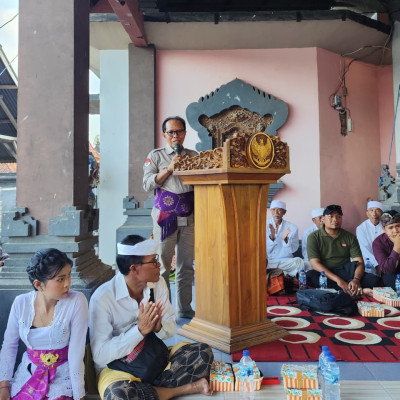 Dirjen Bimas Hindu Kunjungi Kecamatan Lunyuk, Bahas Penguatan Pendidikan dan Sarana Umat