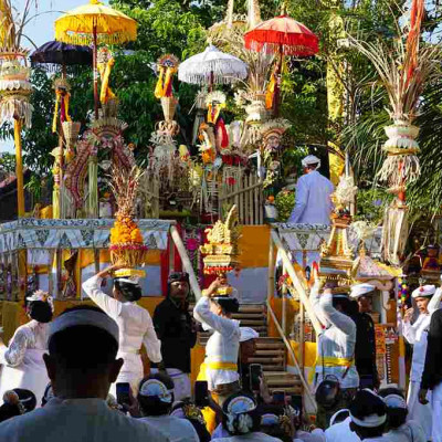 Karya Agung di Pura Segara Kramat, Dirjen Bimas Hindu Ajak Umat Perkuat Sraddha dan Bhakti kepada Ida Sang Hyang Widhi Wasa