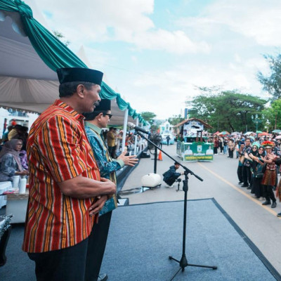 Dirjen Bimas Hindu Hadiri Pawai Kendaraan Hias STQHN 2025: Wujud Kebersamaan dalam Keberagaman Budaya
