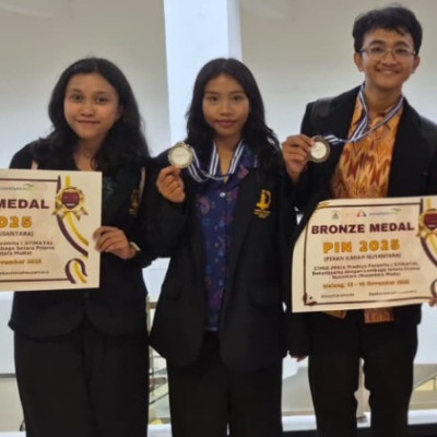 Integrasikan Sains dan Kearifan Lokal, Mahasiswa PTKH UHN Sugriwa Raih Dua Medali di Kancah Nasional