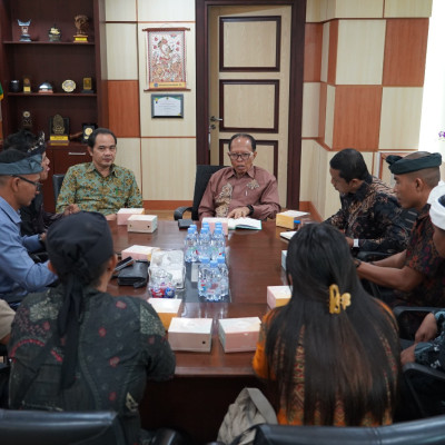 Dirjen Bimas Hindu Terima Audiensi PHDI Pasangkayu dan Yayasan Surya Paksi Nusantara Bahas Pendirian Sekolah Hindu