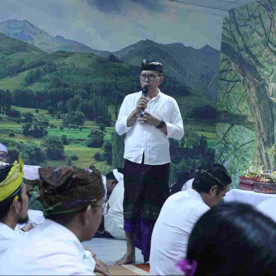 Maknai Tumpek Krulut, Dirjen Bimas Hindu Teguhkan Kasih Sayang dalam Piodalan Pura Mandala Dharma Sutra