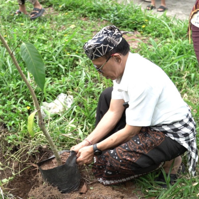 Mencintai Alam, Mengembalikan Manusia pada Dharma Kehidupan