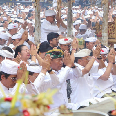 Panyineban Karya Turun Kabeh di Besakih Perkuat Nilai Spiritual dan Kearifan Lokal