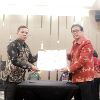 Wujudkan Layanan Berdampak, Pembimas Hindu NTT Tandatangani Perjanjian Kinerja dalam Rakerwil Tahun 2026