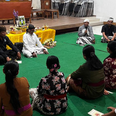 Menghayati "Seneng Susah Dilakoni Bareng" di Upacara Atma Wedana: Saat Negara dan Mahasiswa Bersatu dalam Doa di Yogyakarta