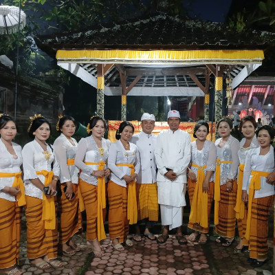 Wujud Bhakti dan Harmoni, ASN Kemenag Se-Bali Ngayah Rejang dan Tari Baris di Pura Samuan Tiga