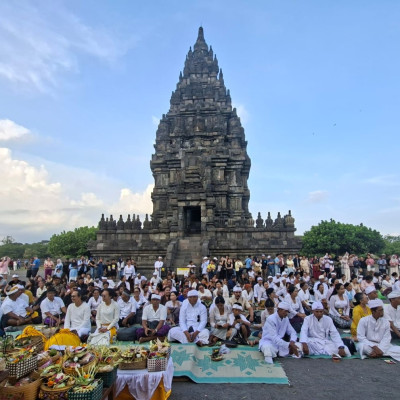 Persembahyangan Tilem Jiyestha di Candi Prambanan, Perkuat Bhakti dan Kebersamaan Nusantara