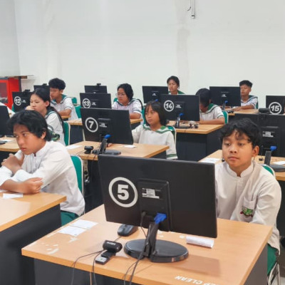 Meski Listrik Sempat Padam, Semangat Belajar Siswa Hindu DIY Tak Ikut Padam