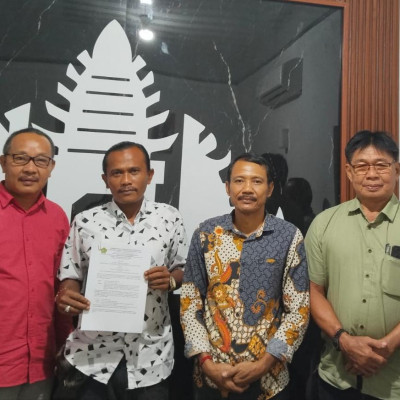 Serah Terima SPK Bantuan Rehabilitasi Pura, Perkuat Pusat Pembinaan dan Pelayanan Umat Hindu