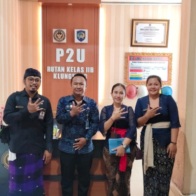 Di Balik Tabir Leak, Penyuluh Hindu Kemenag Klungkung Tanamkan Pesan Dharma bagi Warga Binaan Rutan Klungkung