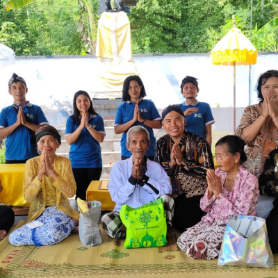Hadir di Tengah Umat, Penyuluh Agama Hindu Sleman dan Bimas DIY Bagikan Sembako di Sumberwatu