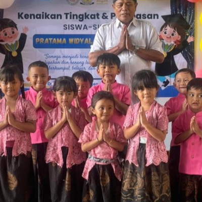 Tanamkan Karakter Berbudaya Sejak Dini, Pratama Widyalaya Saraswati Gelar Pelepasan Siswa di Linggoasri