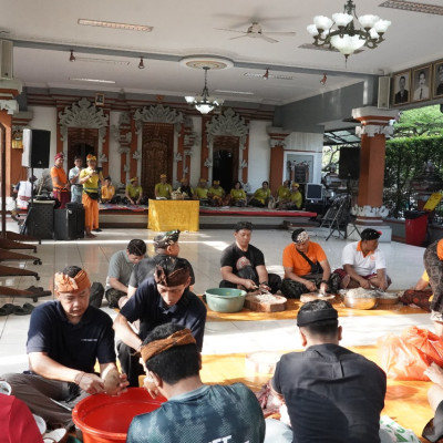 Bukan Sekadar Tradisi, Simakrama dan Ngelawar Bersama Jadi Simbol Kuatnya Persatuan Umat di Tengah Keberagaman