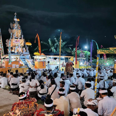 Merawat Warisan Menyama Braya: Makna Mendalam Tradisi Pujawali BHDM di Pura Agung Cakra Bhuwana Maros