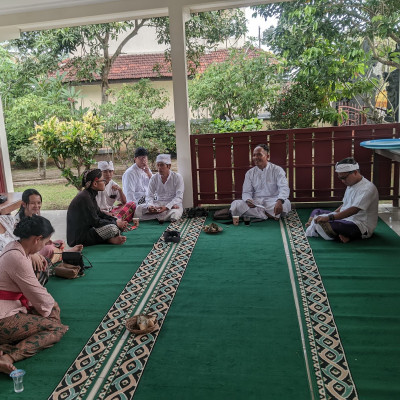 Menenun Kasih di Atas Perbedaan