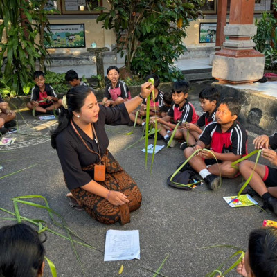 Penyuluh Agama Kemenag Klungkung Ajak Anak Sekolah Berbuat Baik Lewat Cara yang Menyenangkan