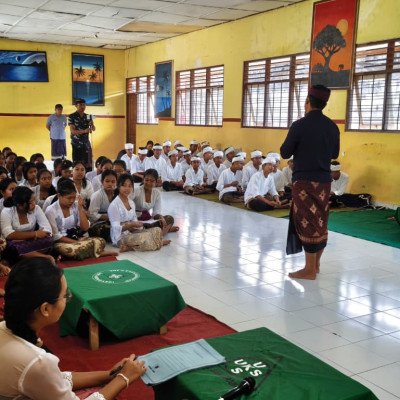 Wujudkan Generasi Berkarakter, Penyuluh Hindu Bekali Siswa Lewat Pendidikan Agama Hindu yang Utuh