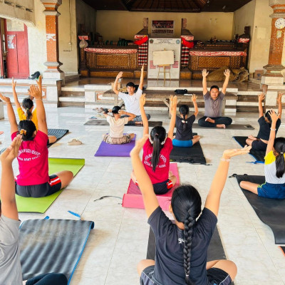 Yoga sebagai Media Pembinaan, Strategi Penyuluh Hindu Bentuk Generasi Sehat dan Berkarakter