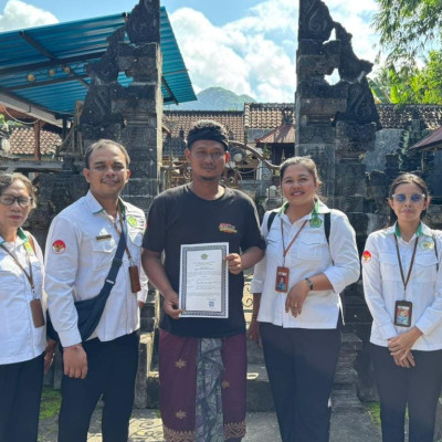 Layanan Keagamaan Berdampak: Kemenag Klungkung Serahkan STDP untuk Pastikan Legalitas Pura