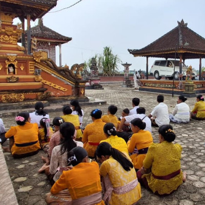 Tirtayatra Tak Harus Jauh, Penyuluh Agama Hindu Ajak Umat Memuliakan Pura-Pura Lokal di Lampung Tengah