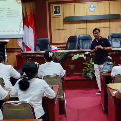 Semangat Dharma di Usia Senja: Penyuluh Hindu Gianyar Ajak Lansia Batubulan Refleksikan Hidup