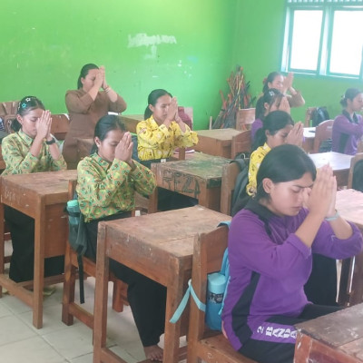 Penyuluh Agama Hindu Tanamkan Tri Kaya Parisudha untuk Perkuat Karakter Pelajar