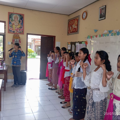 Tanamkan Nilai Ketaatan Spiritual Sejak Dini Melalui Pembinaan Tri Sandhya dan Tata Cara Sembahyang