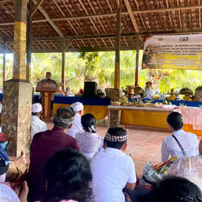 Rawat Keseimbangan Spiritual dan Tradisi, Ribuan Umat Hindu Banyuwangi Khidmat Ikuti Karya Agung di Pura Tirta Wening