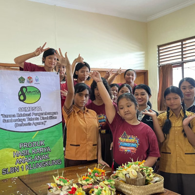 Keterbatasan Bukan Halangan Berkarya, Penyuluh Agama Hindu Klungkung Hadirkan Pelatihan Kewirausahaan Bagi Siswa SLBN 1