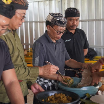 Meracik Lawar Strengthen Community Services and Togetherness at Parahyangan Agung Bhuwana Raksati 