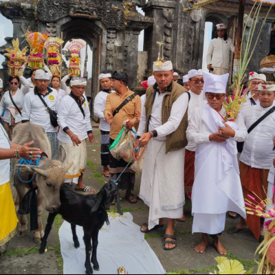 Penyuluh Agama Hindu Klungkung Ambil Bagian dalam Upacara Mapepada di Pura Gelap Besakih