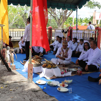 Tradisi Pakanan Sahur Warnai Dies Natalis ke-25 IAHN Tampung Penyang