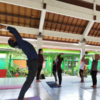 Yoga Asanas Jadi Bekal Pengendalian Diri bagi Rehabilitan NAPZA Binaan Kemenag Bangli