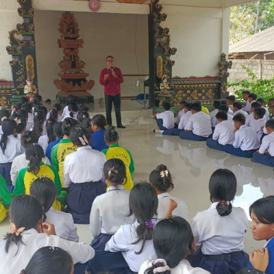 Maknai Hari Purnama, Penyuluh Agama Hindu Bekali Pelajar Lampung Tengah dengan Nilai Spiritual dan Karakter
