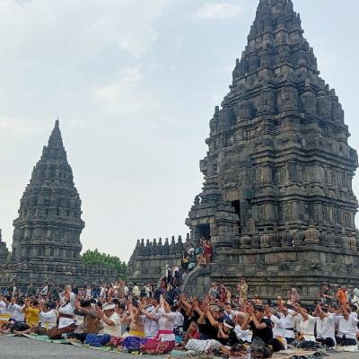Purnama Karo di Prambanan Tunjukkan Tradisi Hindu yang Tetap Hidup di Tengah Arus Wisata