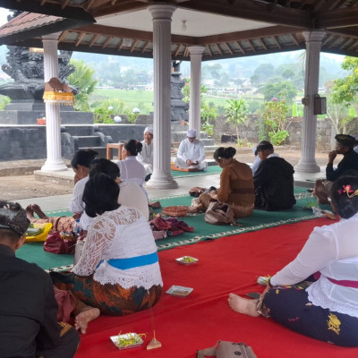 Hidupkan Semangat Kultural Desa Mawa Cara, Akademisi STAH Santika Dharma Telusuri Peninggalan Suci di Tanah Jawa