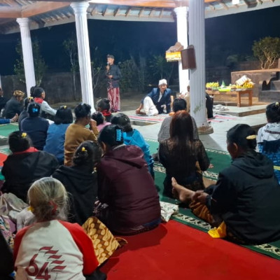 Sakralnya Pembauran Tradisi: Umat Hindu Laksanakan Ritual Tri Sandya dan Pemujaan Dewi Sri