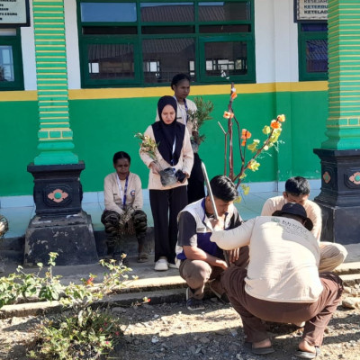 Menanam Pohon, Menanam Harapan: Aksi Nyata Pendidikan Ekoteologi di Madyama Widyalaya Kolaka Timur